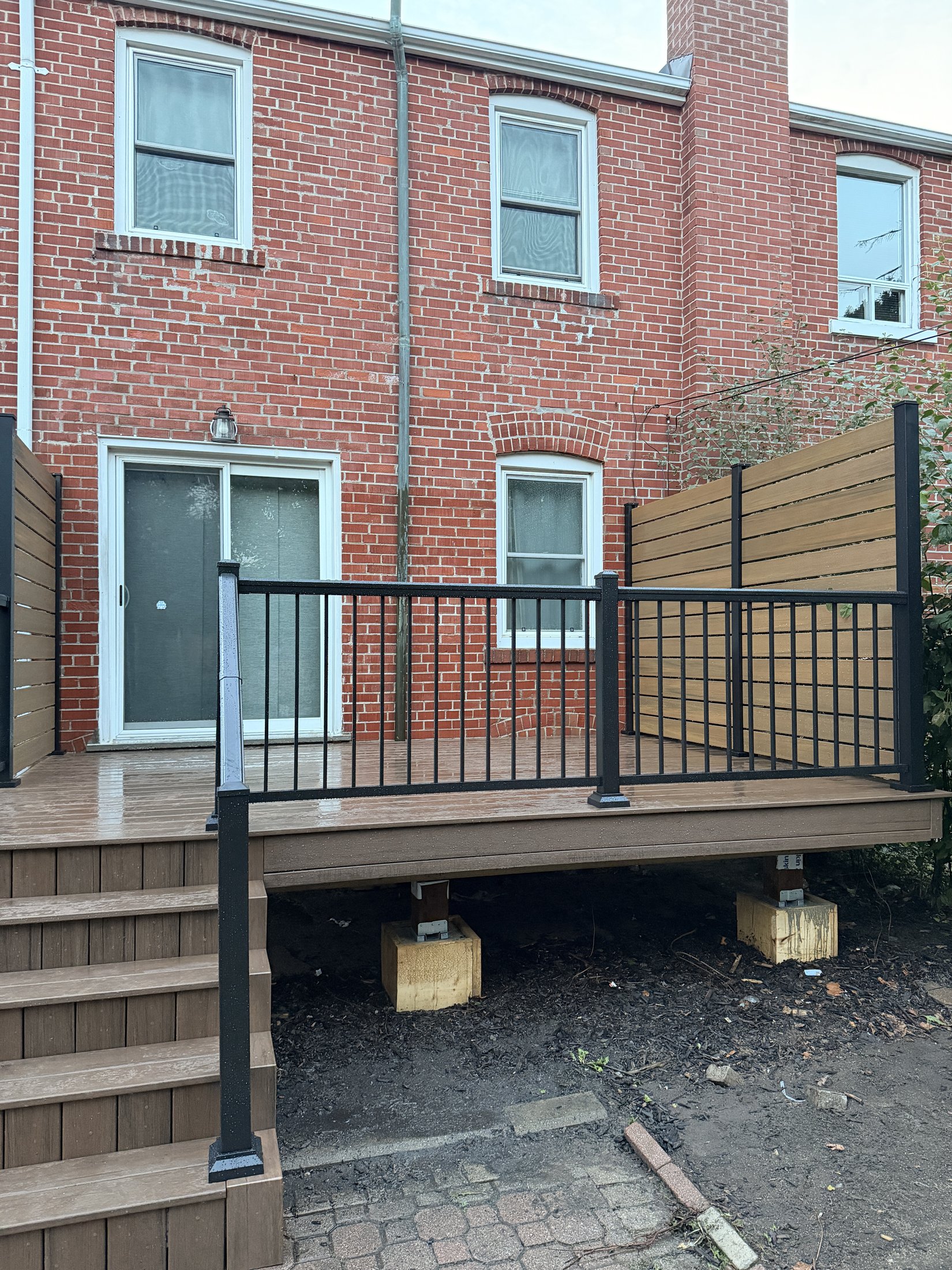 Dark Roast Deck & Privacy Screen